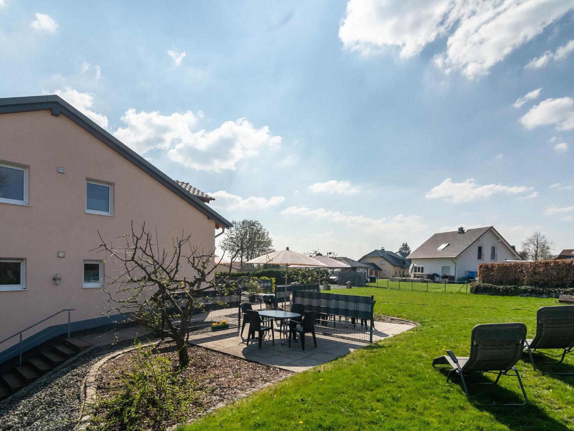 Lovely Modern Apartment With Private Terrace Ellscheid Esterno foto